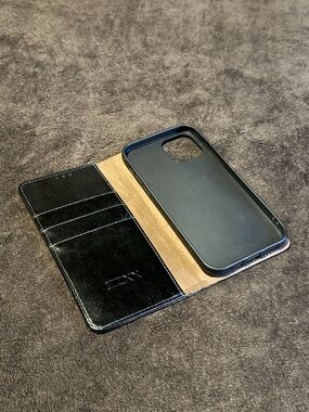 Brand New ZZXX Leather Bi-Fold iPhone 17 Wallet Phone Case